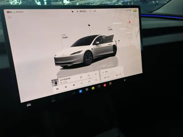 Tesla Model 3 — Фото автомобиля 13