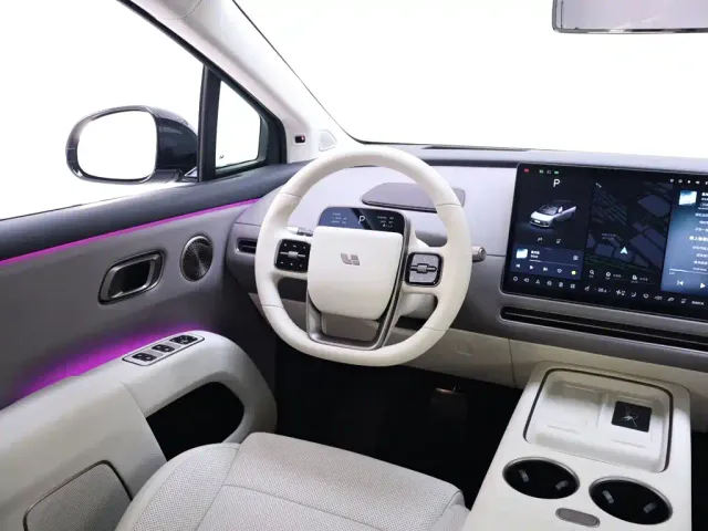 Li Auto i8 — Фото автомобиля 14