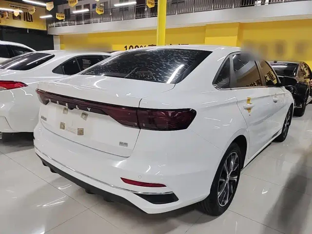 Geely Emgrand — Фото автомобиля 6