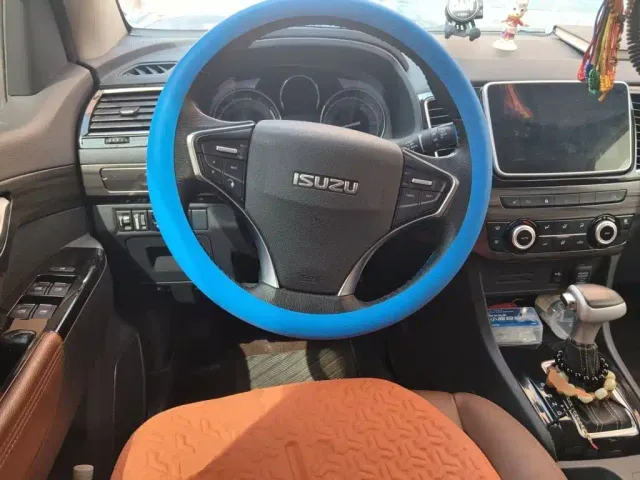 Isuzu mu-X Ranger — Фото автомобиля 11