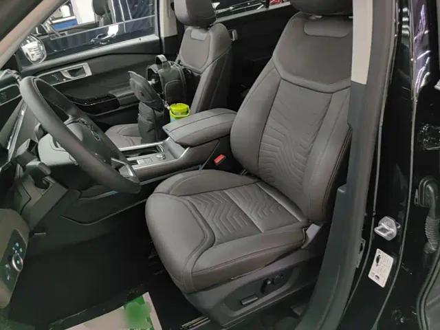 Ford Explorer — Фото автомобиля 14