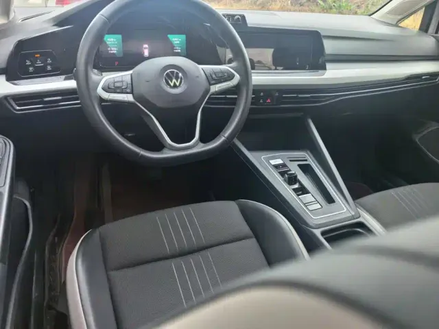 Volkswagen Golf — Фото автомобиля 12