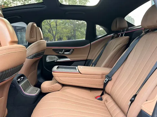 Mercedes-Benz E-Class — Фото автомобиля 9