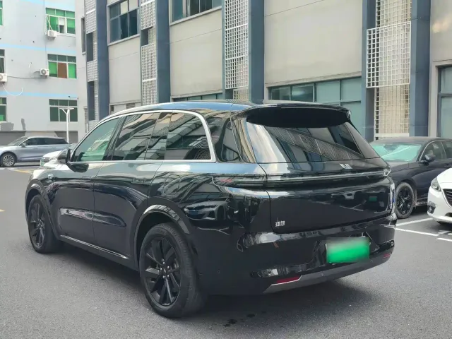 Li Auto L8 — Фото автомобиля 4