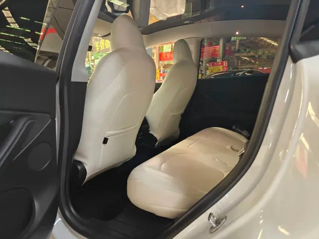 Tesla Model Y — Фото автомобиля 4