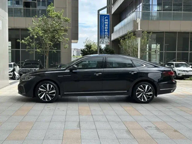 Volkswagen Passat — Фото автомобиля 4