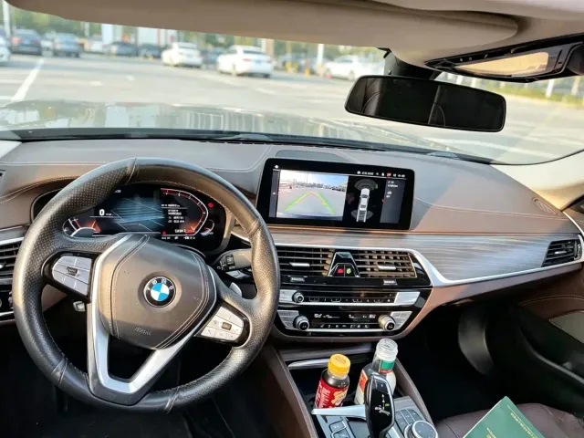 BMW 5 Series — Фото автомобиля 3