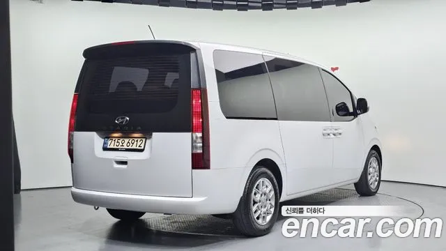 Hyundai Staria — Фото автомобиля 2