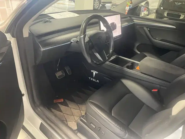Tesla Model Y — Фото автомобиля 7