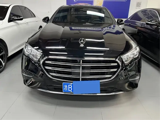 Mercedes-Benz E-Class — Фото автомобиля 2