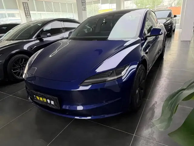 Фотография автомобиля — Tesla Model 3