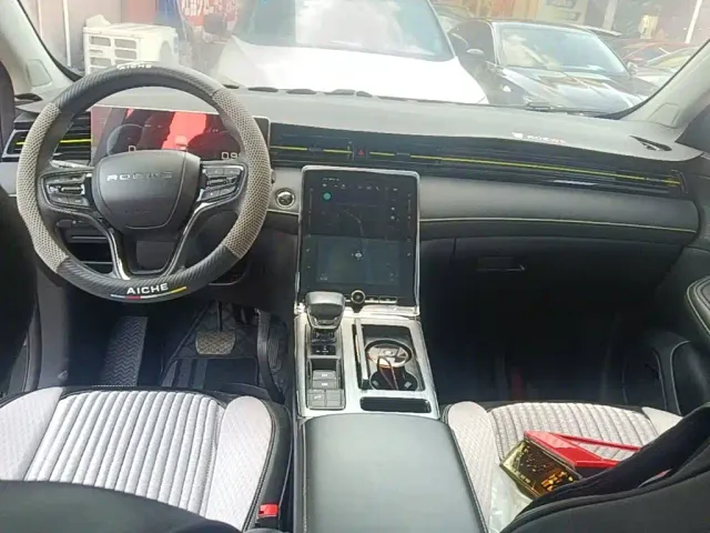 Roewe RX5 — Фото автомобиля 9