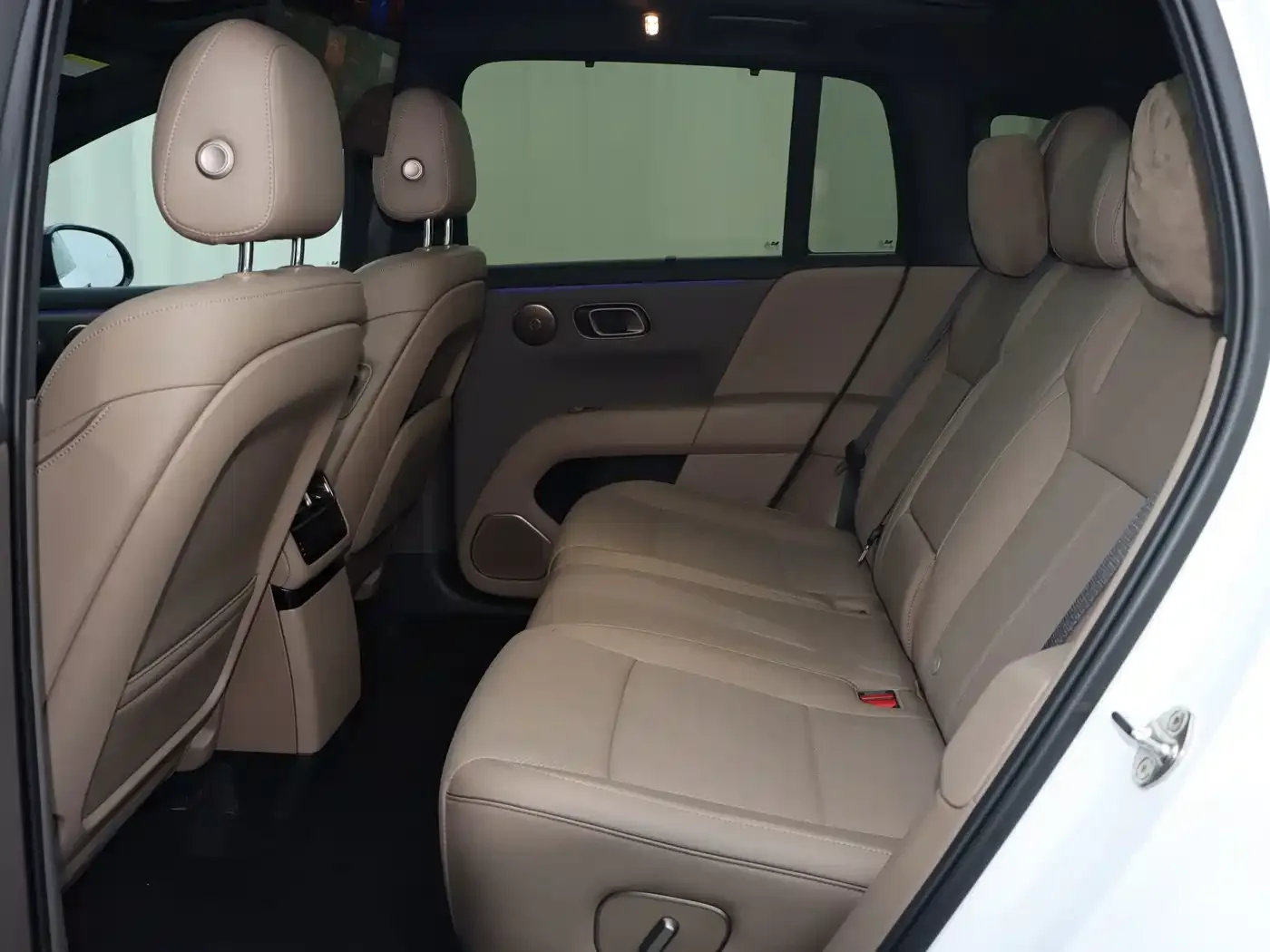 Li Auto Li Auto i6 2025 4WD Base Model — Фото автомобиля 13