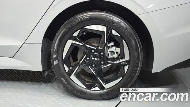 Kia K5 Новый K5 3 поколение 2.0 LPi(Для проката) — Фото автомобиля 21
