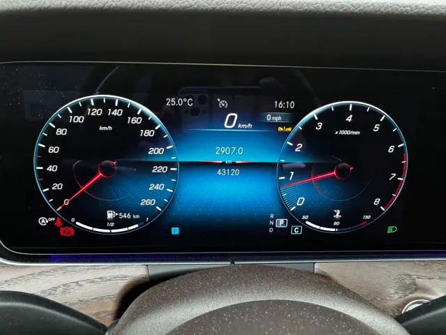 Mercedes-Benz E-Class — Фото автомобиля 10