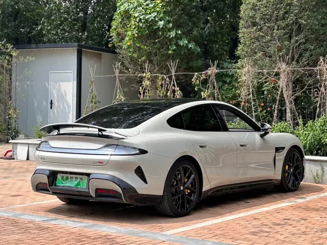Xiaomi SU7 — Фото автомобиля 23