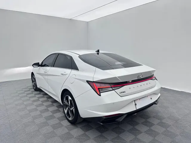 Hyundai Elantra — Фото автомобиля 4