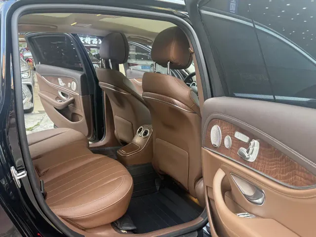 Mercedes-Benz E-Class — Фото автомобиля 7