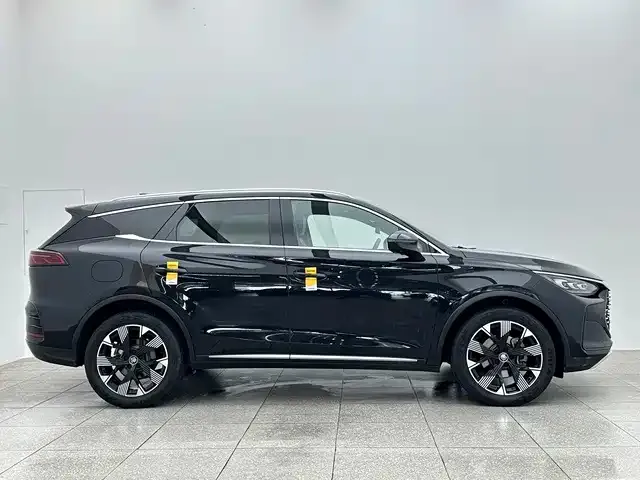 BYD Tang — Фото автомобиля 7