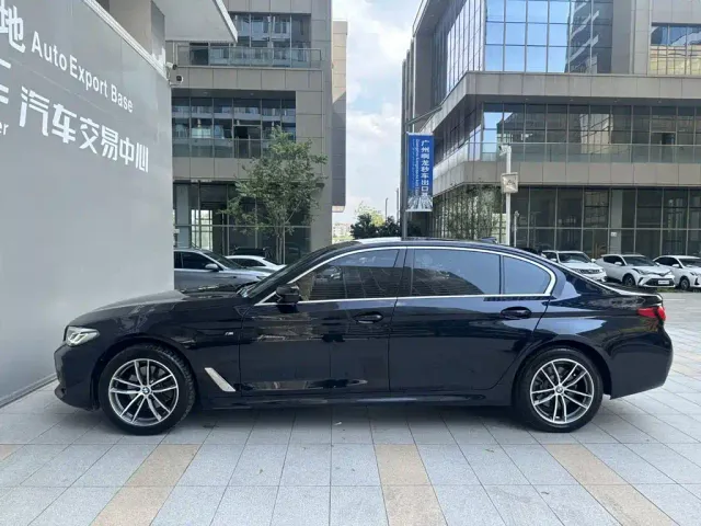BMW 5 Series — Фото автомобиля 3