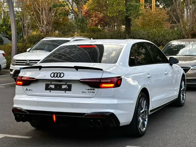 Audi A4L — Фото автомобиля 9