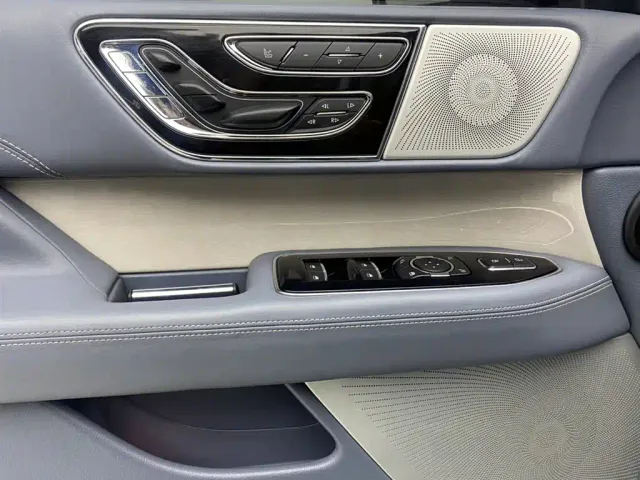Lincoln Navigator — Фото автомобиля 26