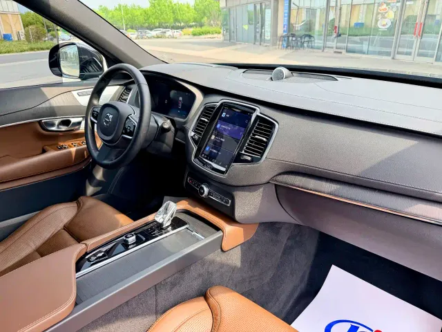 Volvo XC90 — Фото автомобиля 7