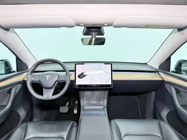 Tesla Model Y — Фото автомобиля 7