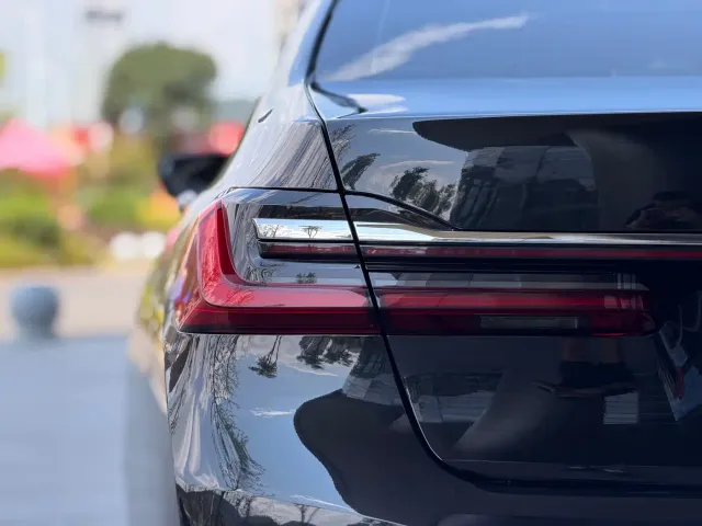 BMW 7 Series — Фото автомобиля 9