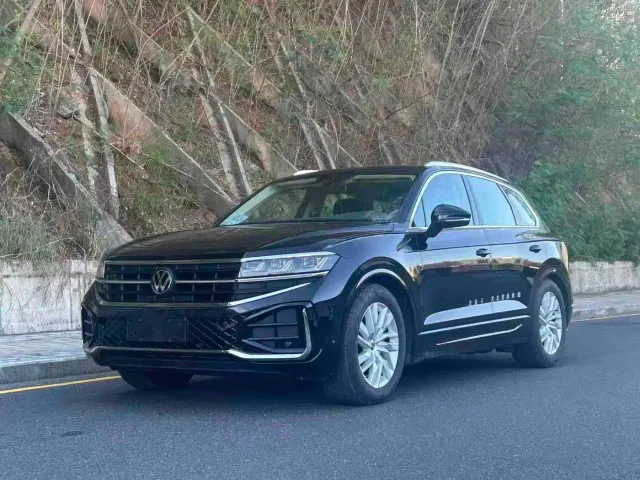 Фотография автомобиля — Volkswagen Touareg
