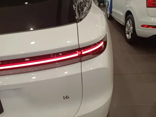Li Auto i6 — Фото автомобиля 7