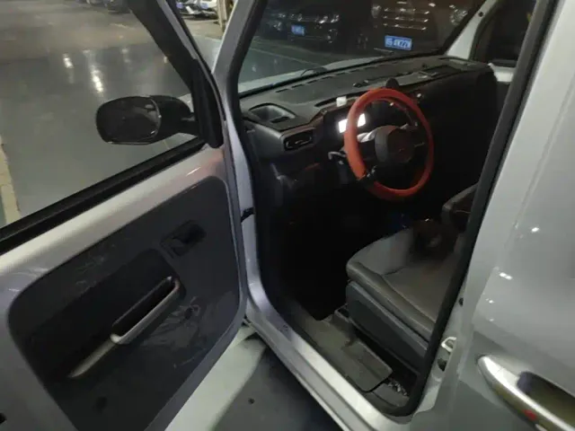 Wuling Zhiguang NEV — Фото автомобиля 12