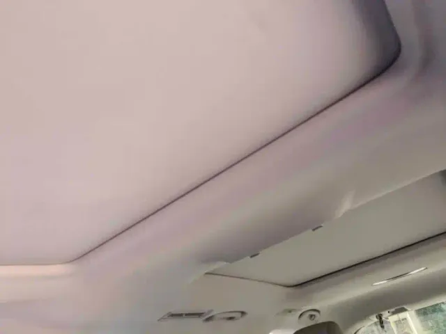 Roewe iMAX8 — Фото автомобиля 14