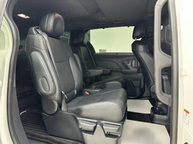 Toyota Granvia — Фото автомобиля 15
