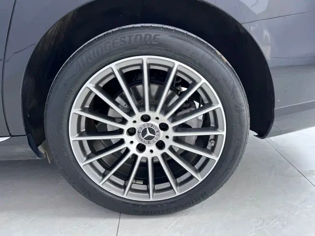 Mercedes-Benz E-Class — Фото автомобиля 17