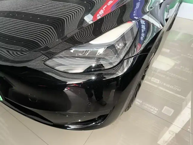 Tesla Model Y — Фото автомобиля 23