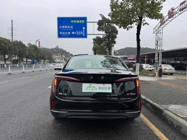 Hongqi E-QM5 — Фото автомобиля 5