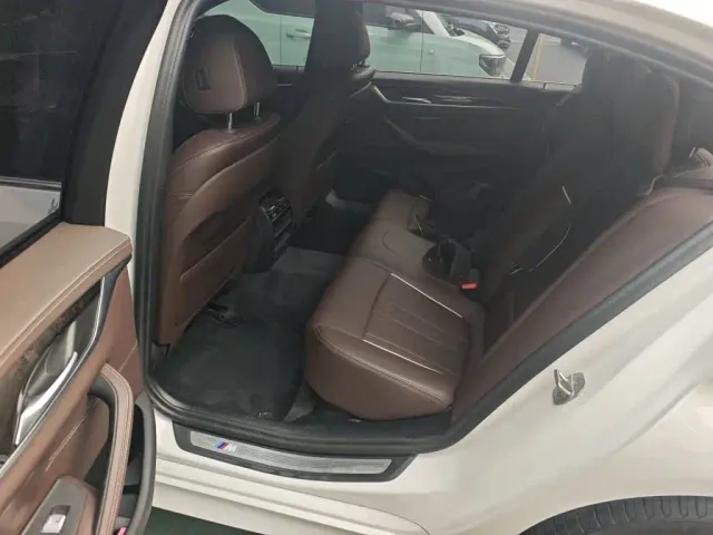 BMW 5 Series — Фото автомобиля 13