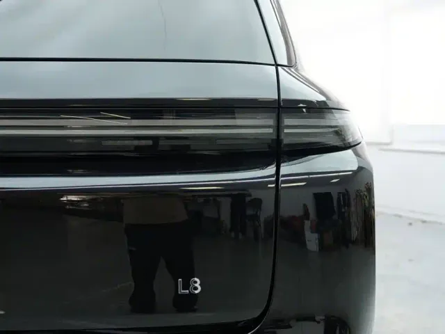 Li Auto L8 — Фото автомобиля 16