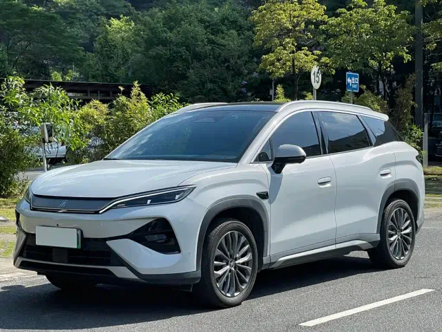 Фотография автомобиля — BYD Song Ultra