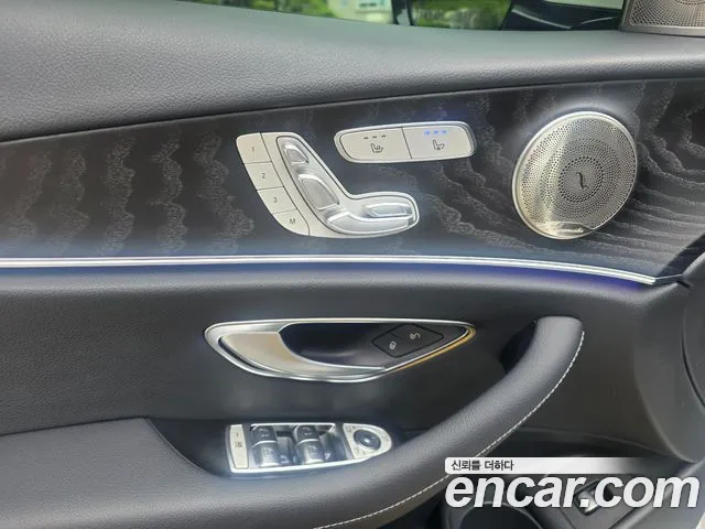 Mercedes-Benz E-Class — Фото автомобиля 14