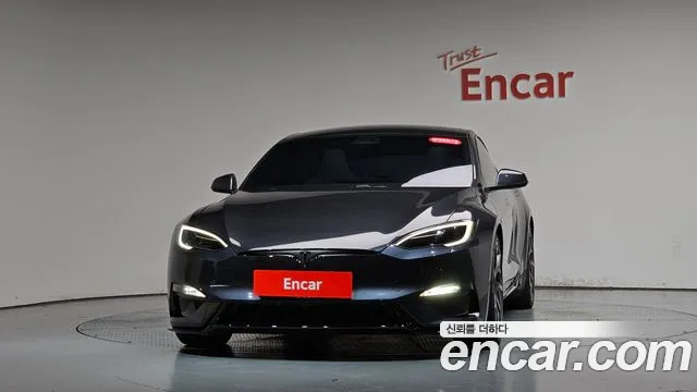 Tesla Model S — Фото автомобиля 3