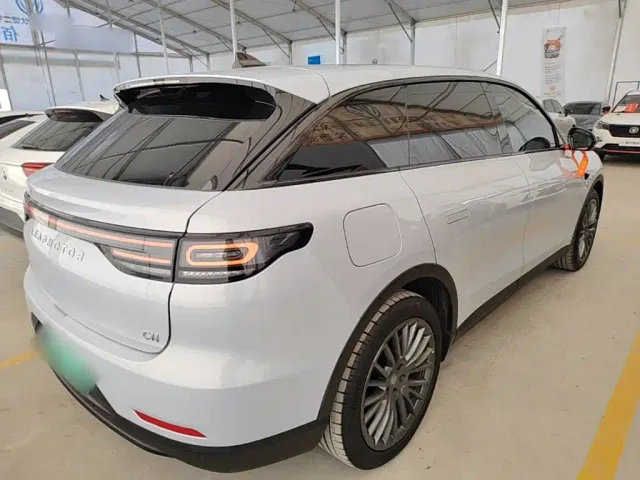 Leapmotor C11 — Фото автомобиля 6