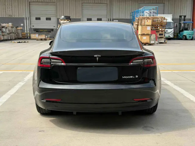Tesla Model 3 — Фото автомобиля 13
