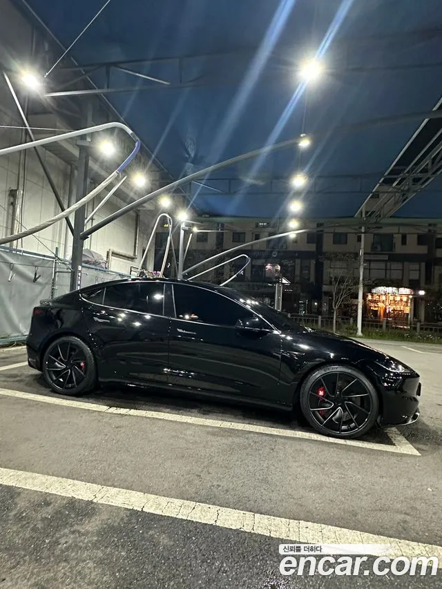 Фотография автомобиля — Tesla Model 3