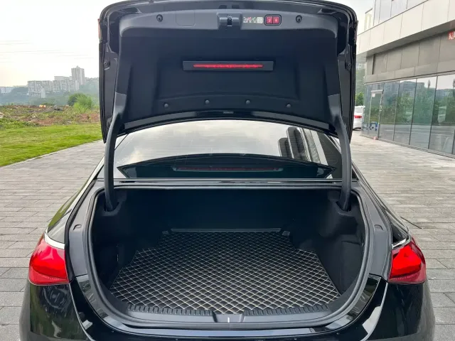 Mercedes-Benz E-Class — Фото автомобиля 14