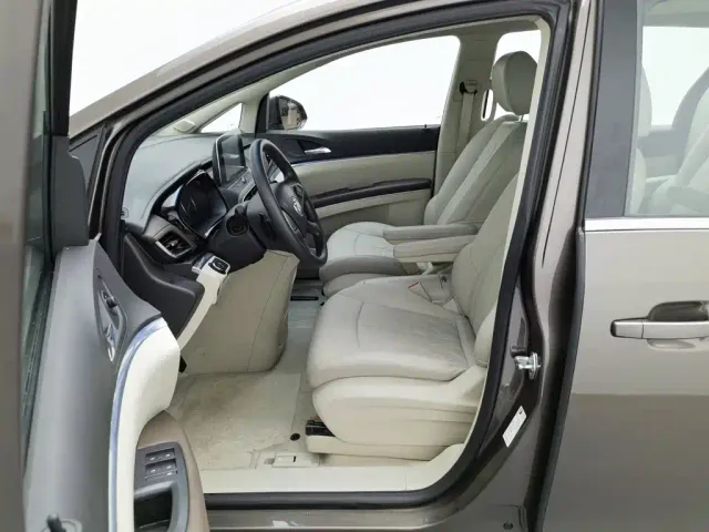 Buick GL8 — Фото автомобиля 10