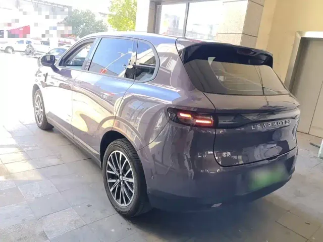 Leapmotor B10 — Фото автомобиля 22