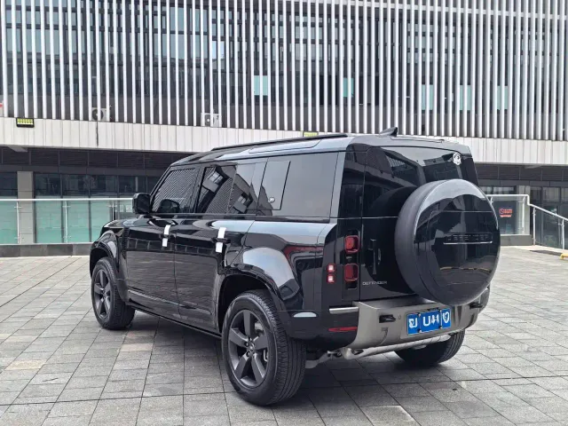 Land Rover Defender — Фото автомобиля 18
