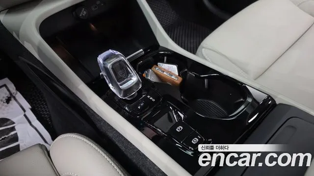 Вольво XC40 B4 Ultimate Bright — Фото автомобиля 9